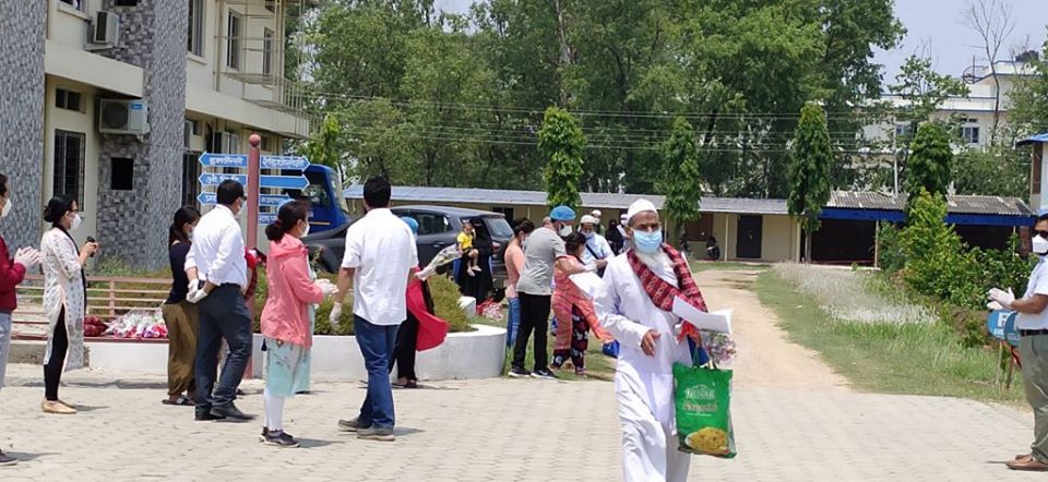 एकै पटक २१ जनाले कोरोनालाई पराजित गरेर घर फर्किए